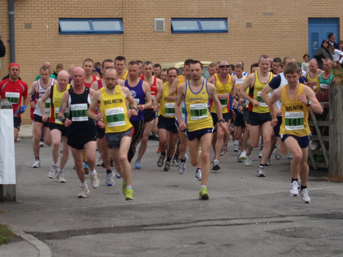 The start of the Mucky Duck with race winner Phill Taylor on the left